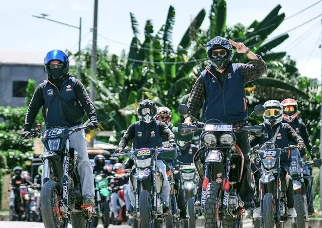 Komunitas Supermoto Makassar Jelajahi Ikonik Wisata Sulawesi Selatan