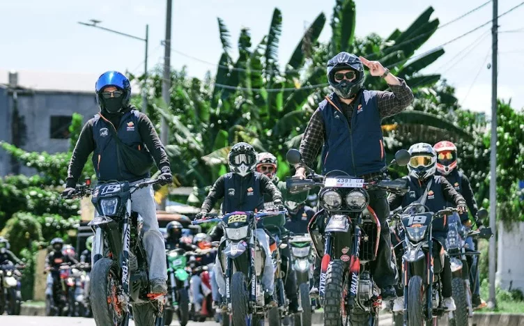 Komunitas Supermoto Makassar Jelajahi Ikonik Wisata Sulawesi Selatan
